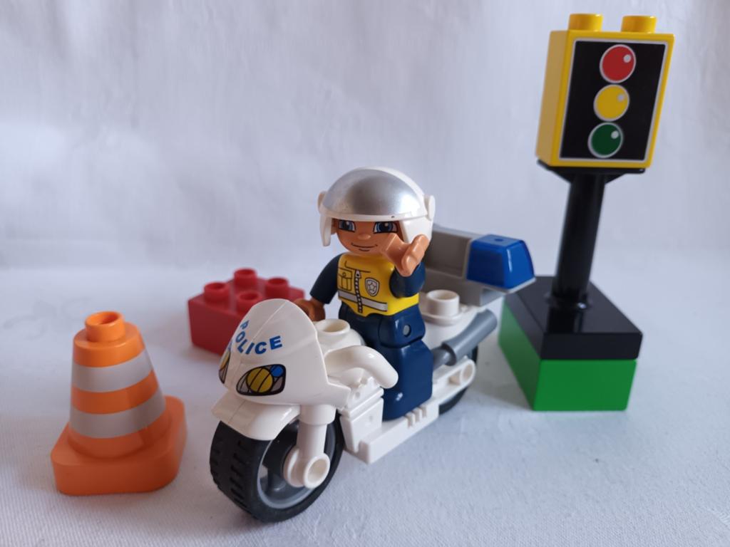Duplo set 5679 politie motor politiemotor met stoplicht, Kinderen en Baby's, Speelgoed | Duplo en Lego, Ophalen of Verzenden, Zo goed als nieuw