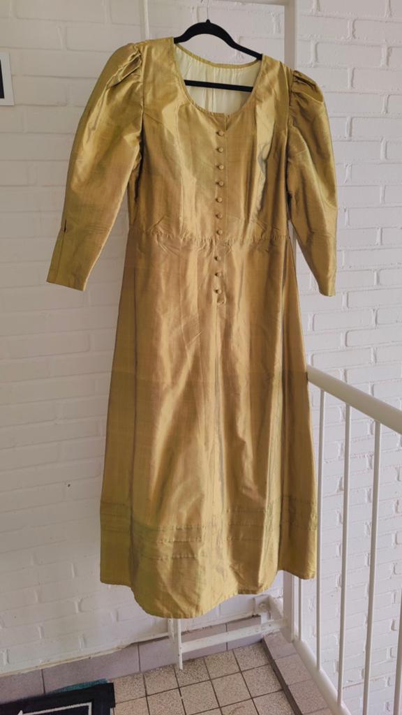 Vintage Gouden Zijden Jurk met Pofmouwen, Ophalen of Verzenden, Dames, Onbekend