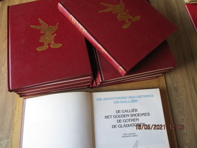 adv2436 asterix luxe in leer gebonden hc, Eén stripboek, Ophalen, Gelezen