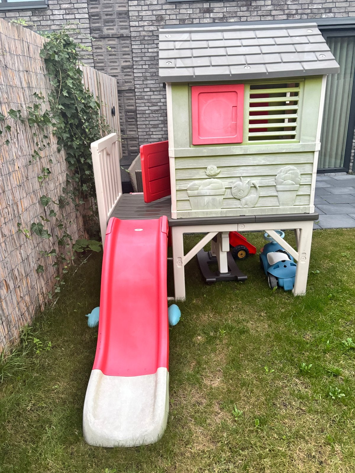 Smoby speelhuis met glijbaan, Kinderen en Baby's, Speelgoed | Buiten | Speelhuisjes, Ophalen, Gebruikt, Kunststof