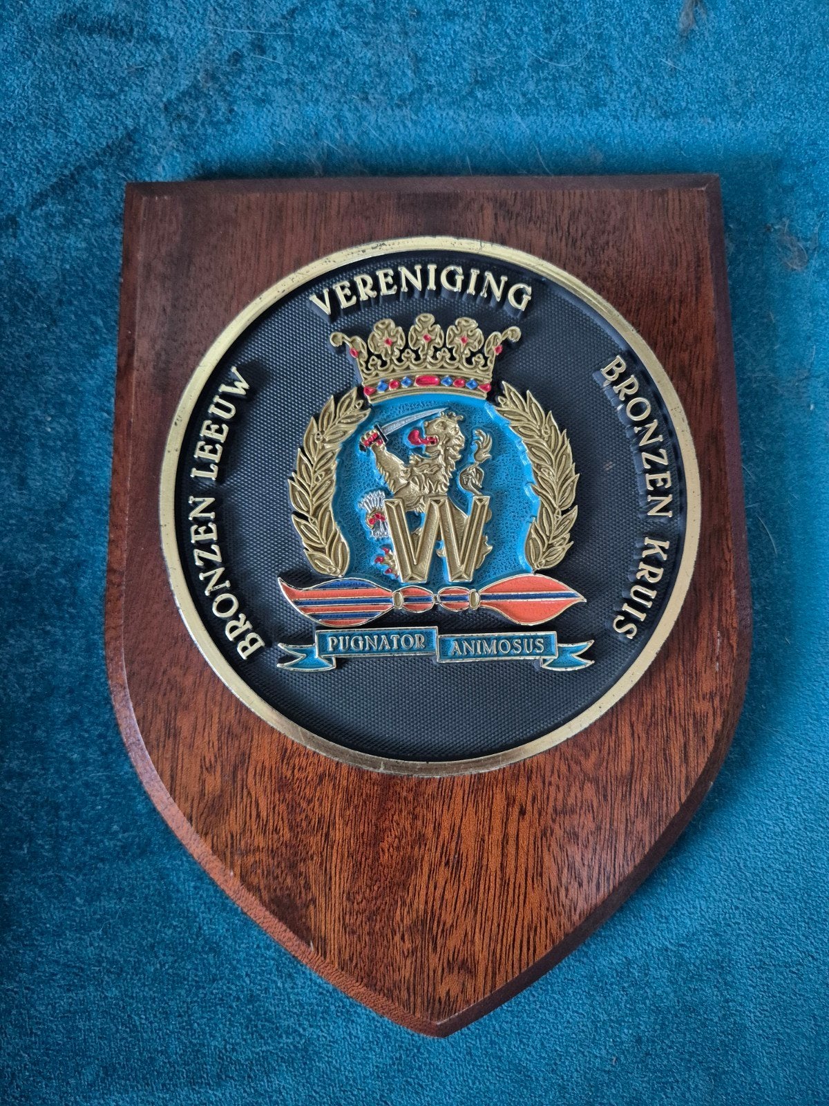 Wapenschild Vereniging Bronzen Leeuw Bronzen Kruis, Verzamelen, Militaria | Algemeen, Verzenden, Landmacht, Nederland, Embleem of Badge