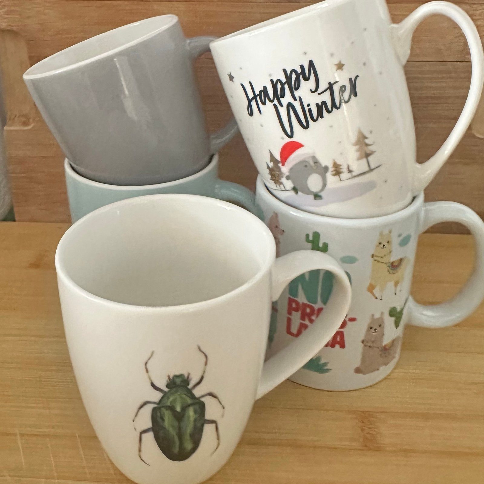 Set van 5 diverse mokken: winter, kever, lama en effen, Gebruikt, Overige merken, Keramiek, Overige stijlen
