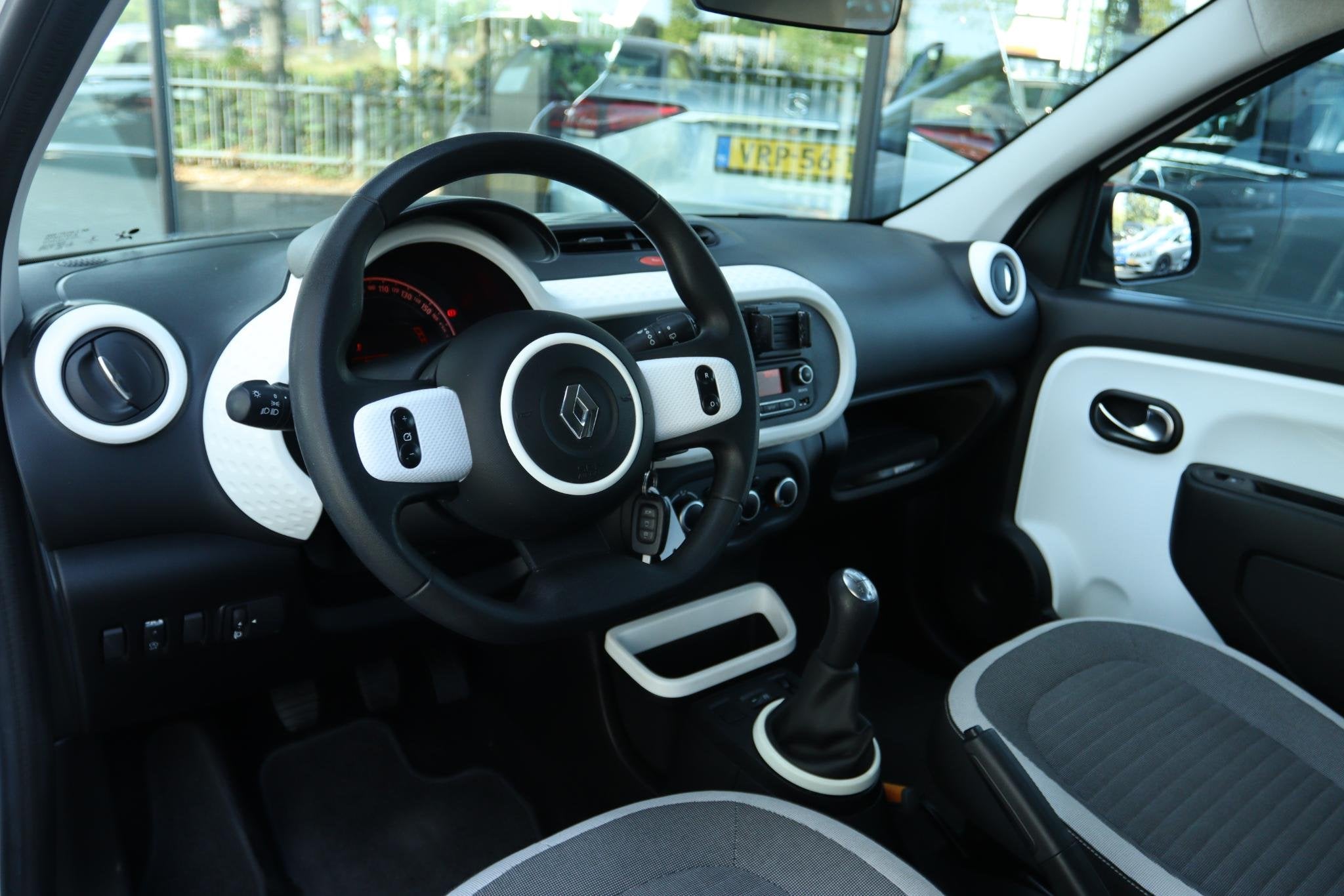 RENAULT TWINGO 1.0 SCE COLLECTION | CRUISE | AIRCO | BLUETOO, Auto's, Gebruikt, Euro 6, 840 kg, 4 stoelen