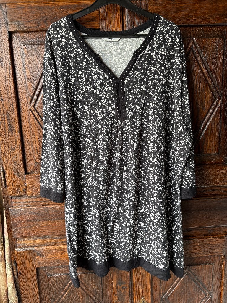 Zwart-witte tuniek, top bloempjes; Women Tchibo; oto 56 cm, Ophalen of Verzenden, Zo goed als nieuw, Zwart, Blouse of Tuniek
