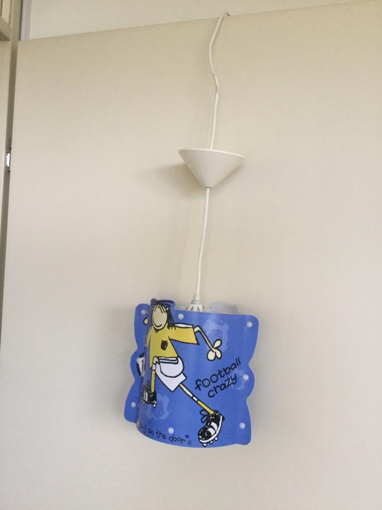 Leuke “ voetbal “ prullenbak en hanglamp, Ophalen of Verzenden, Zo goed als nieuw, Lamp