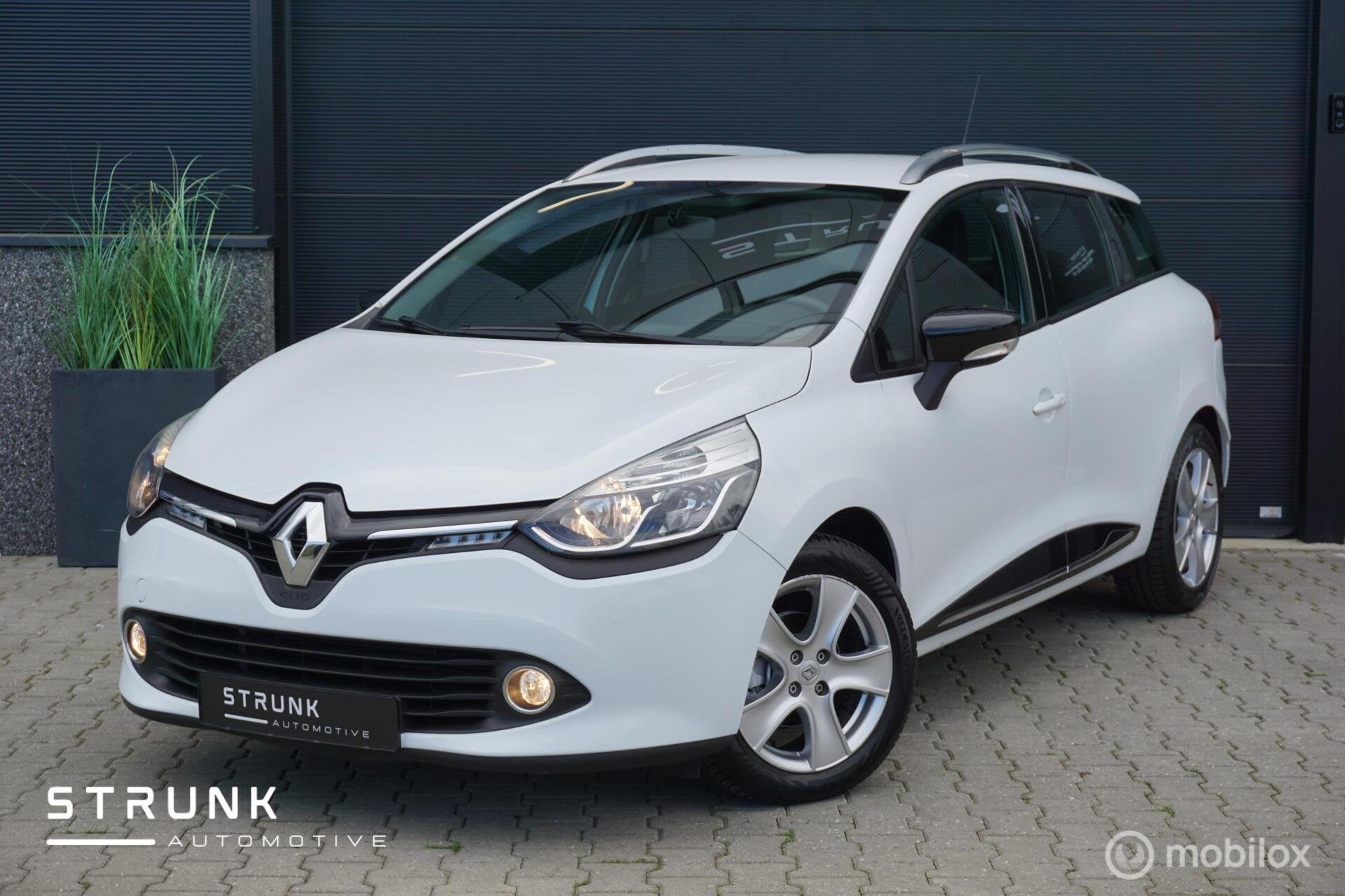 Renault Clio Estate 0.9 TCe Expression Airco Navi Cruise Ori, Auto's, Wit, Origineel Nederlands, Handgeschakeld, 3 cilinders