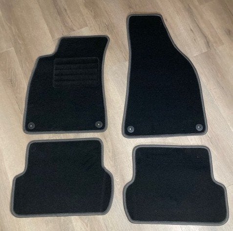 Mattenset voor een Audi A4 Type B6, Info@schoenek.de, Nieuw, Gabor-Schönek-Straße 1 -5, 93149 Nittenau, Schonek