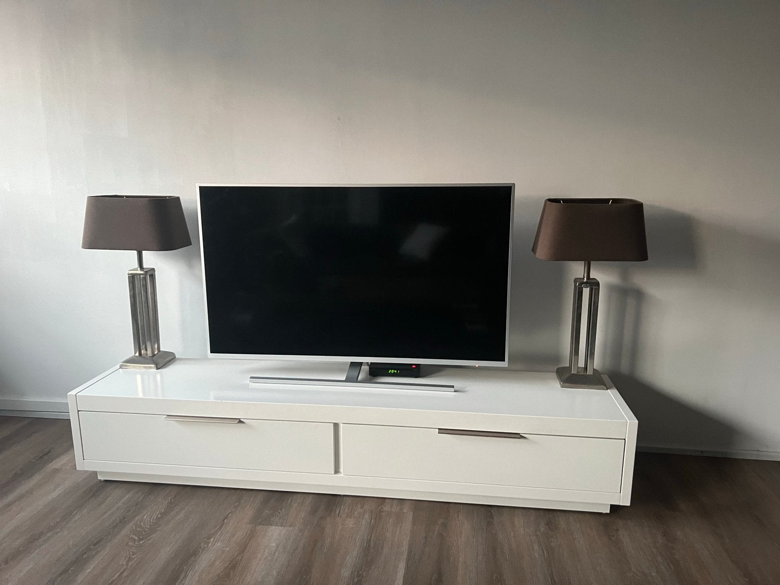 XOOON televisiemeubel wit hoogglans 190x42x35 met 2 lades, Ophalen, Overige materialen, Gebruikt, 150 tot 200 cm