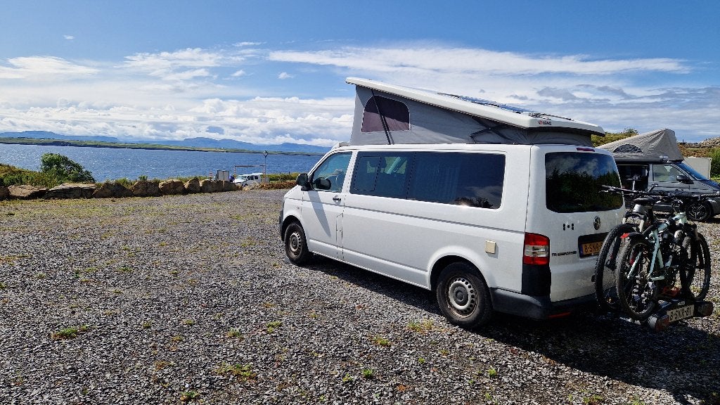 VW T5 camper 2013, 270.000km (zelfbouw in 2022), Caravans en Kamperen, Campers, Buscamper of Camperbus, Volkswagen, Particulier
