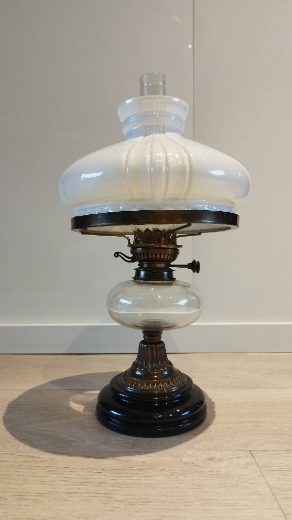 Grote vintage petroleumlamp met opaline kap – 52 cm, Antiek en Kunst, Ophalen
