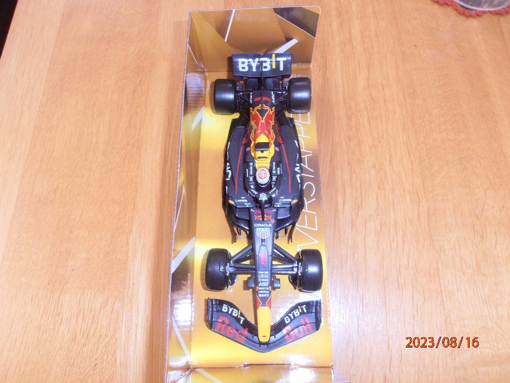 Max Verstappen Red Bull Racing RB18 modelauto 1:24, Ophalen, Nieuw, Auto, Bburago