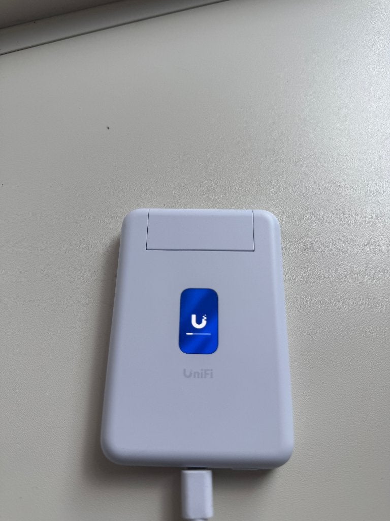 Ubiquiti UniFi Travel Router - Nieuwstaat, Ophalen of Verzenden, Zo goed als nieuw, Router, Ubiquiti UniFi