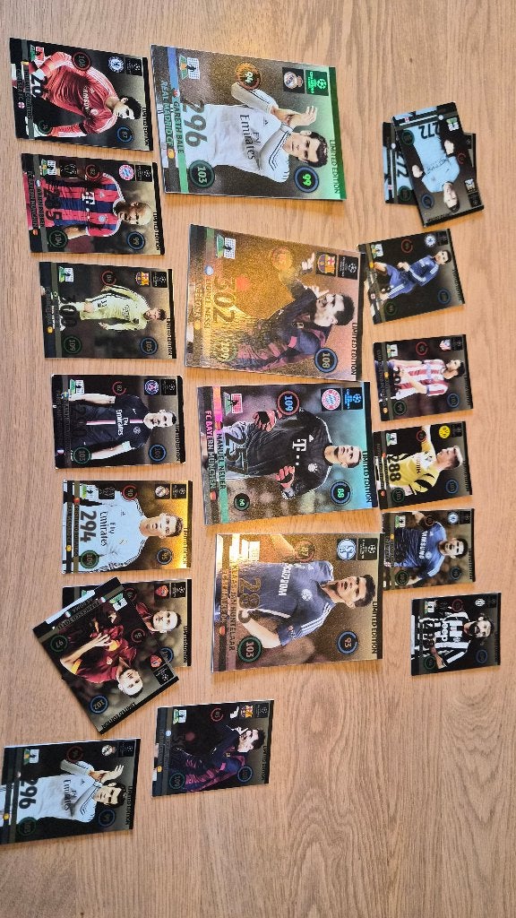 2x Panini Adrenalyn XL Mappen 85% Vol+ 4x XXL incl. Messi, Ophalen of Verzenden, Nieuw, Buitenlandse clubs, Poster, Plaatje of Sticker