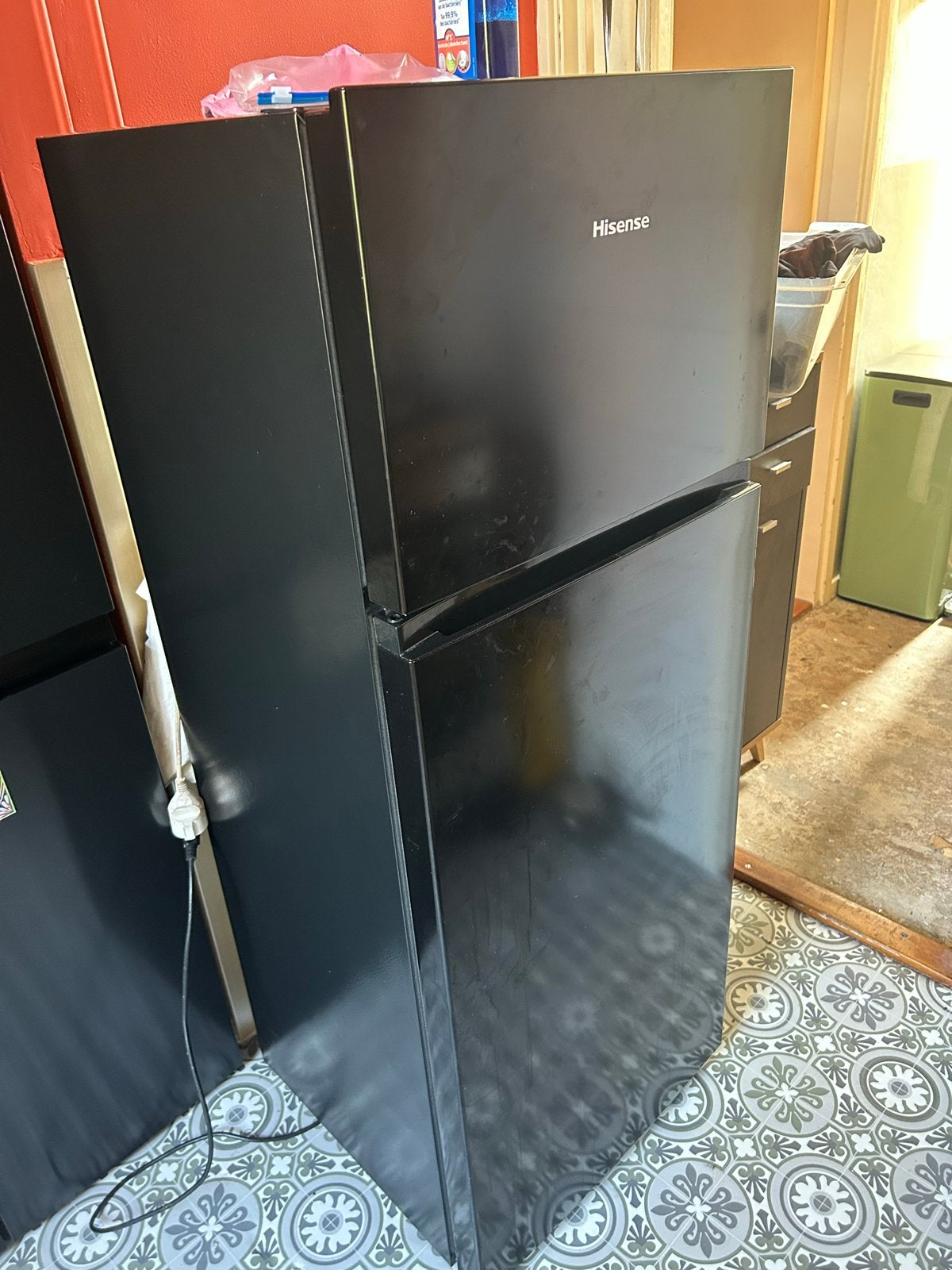 Hisense Koelkast met vriesvak - Zwart, Ophalen, 150 tot 200 liter, Gebruikt, 140 tot 160 cm