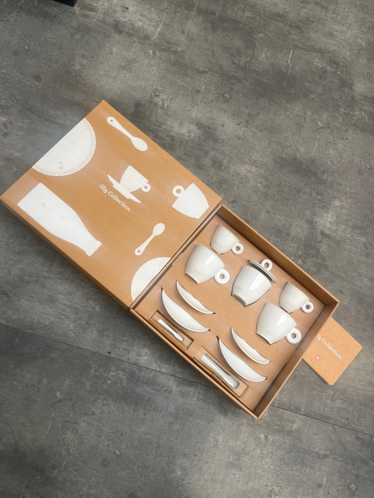 Illy Collection espresso kopjes set - Nieuw in doos, Huis en Inrichting, Ophalen, Nieuw, Kop(pen) en/of Schotel(s), Porselein