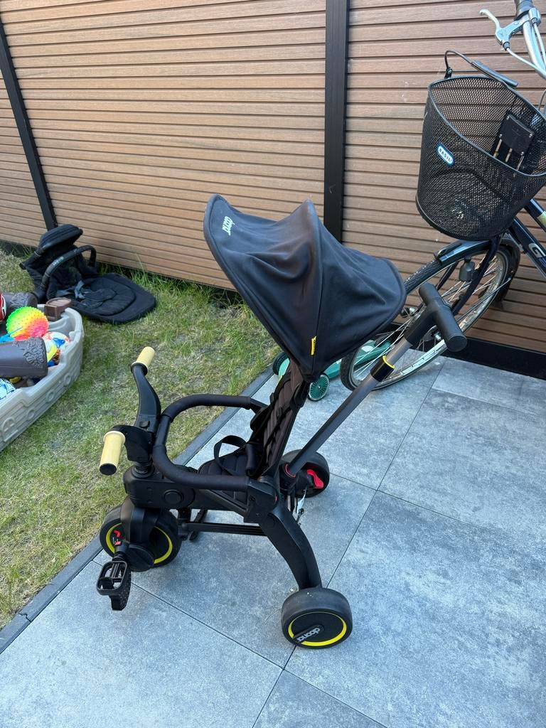 Doona Liki Trike Special Edition driewieler zwart/geel, Ophalen, Zo goed als nieuw, Duwstang