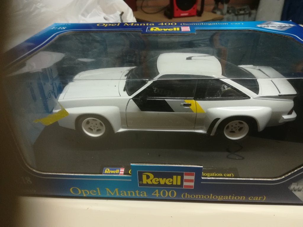 opel manta 400 wit revell 1:18 in doos, Ophalen of Verzenden, Zo goed als nieuw, Auto, Revell