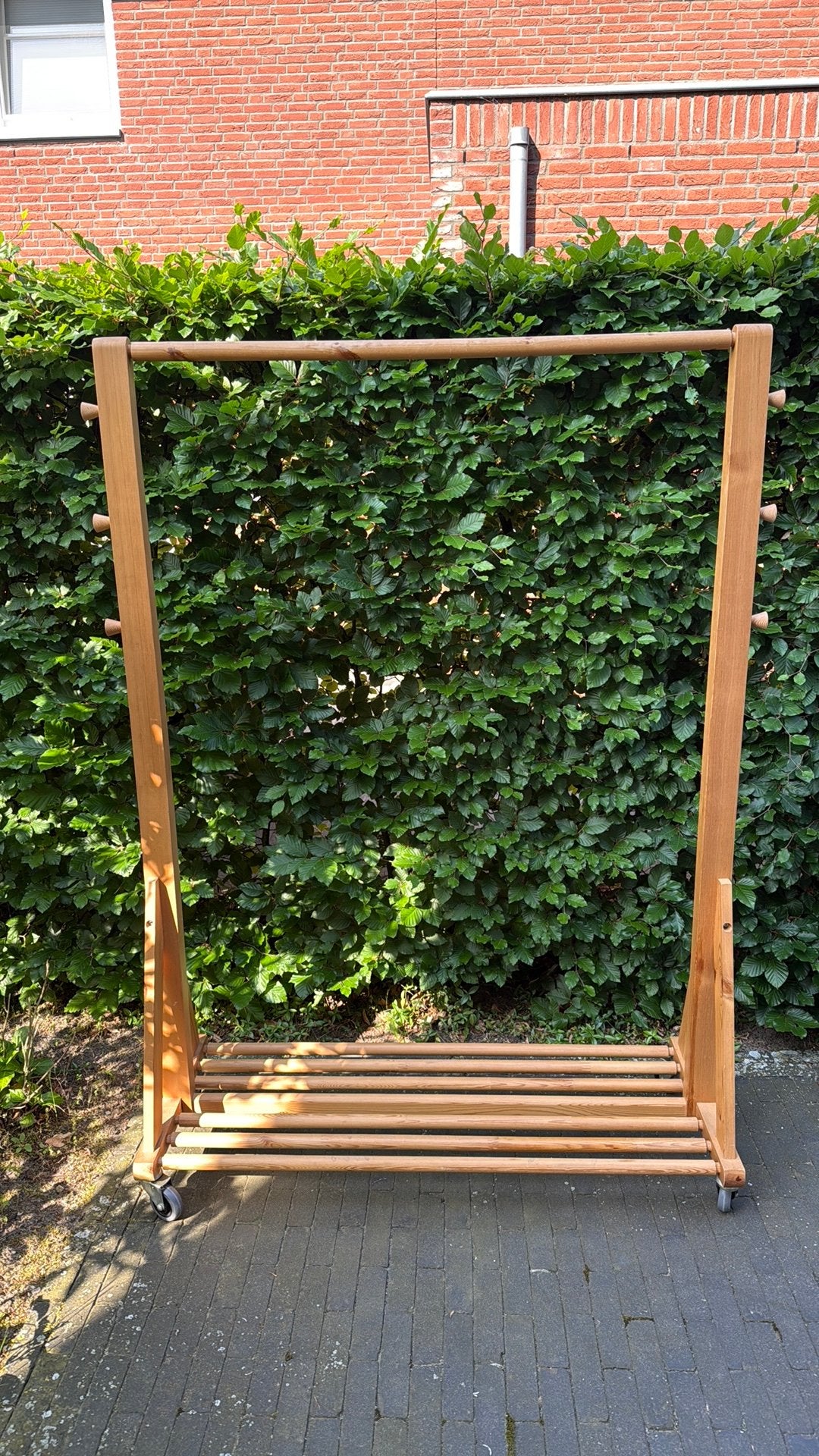 Houten verrijdbaar kledingrek, Ophalen, Met wielen, Zo goed als nieuw