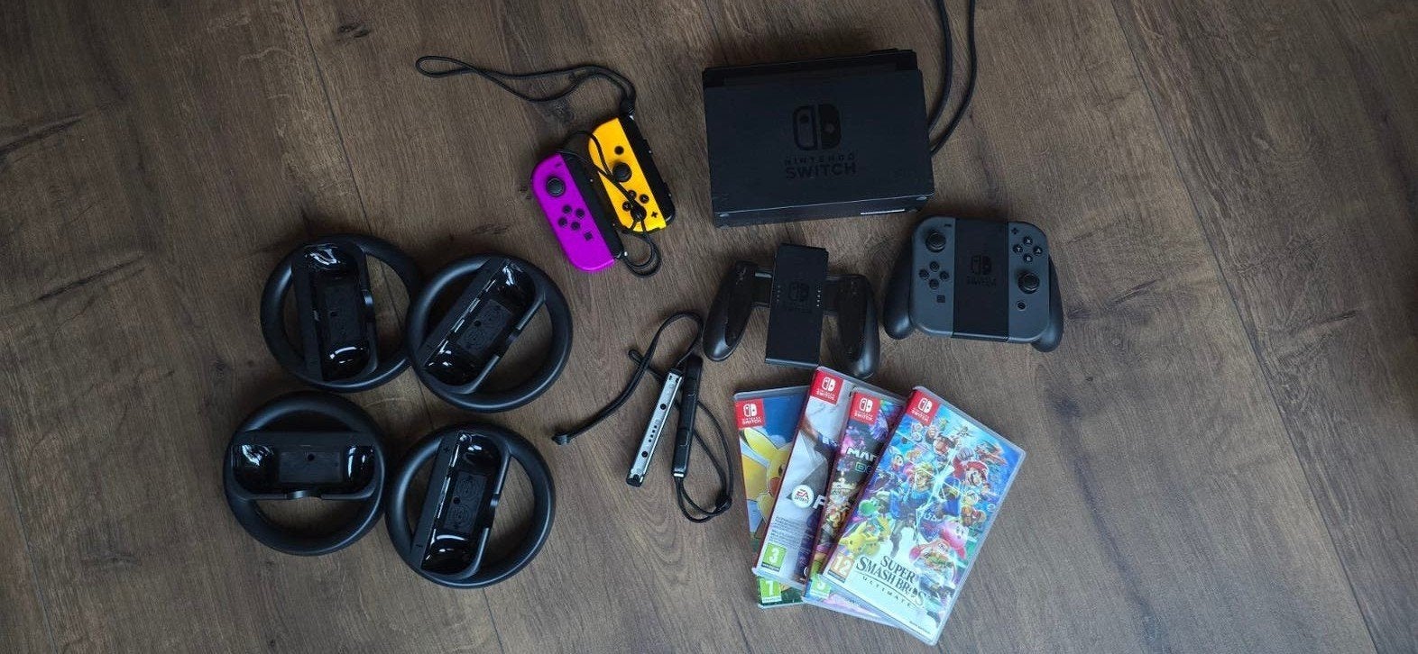 Nintendo Switch met 4 games en extra controllers, Spelcomputers en Games, Spelcomputers | Nintendo Switch, Ophalen, Met games