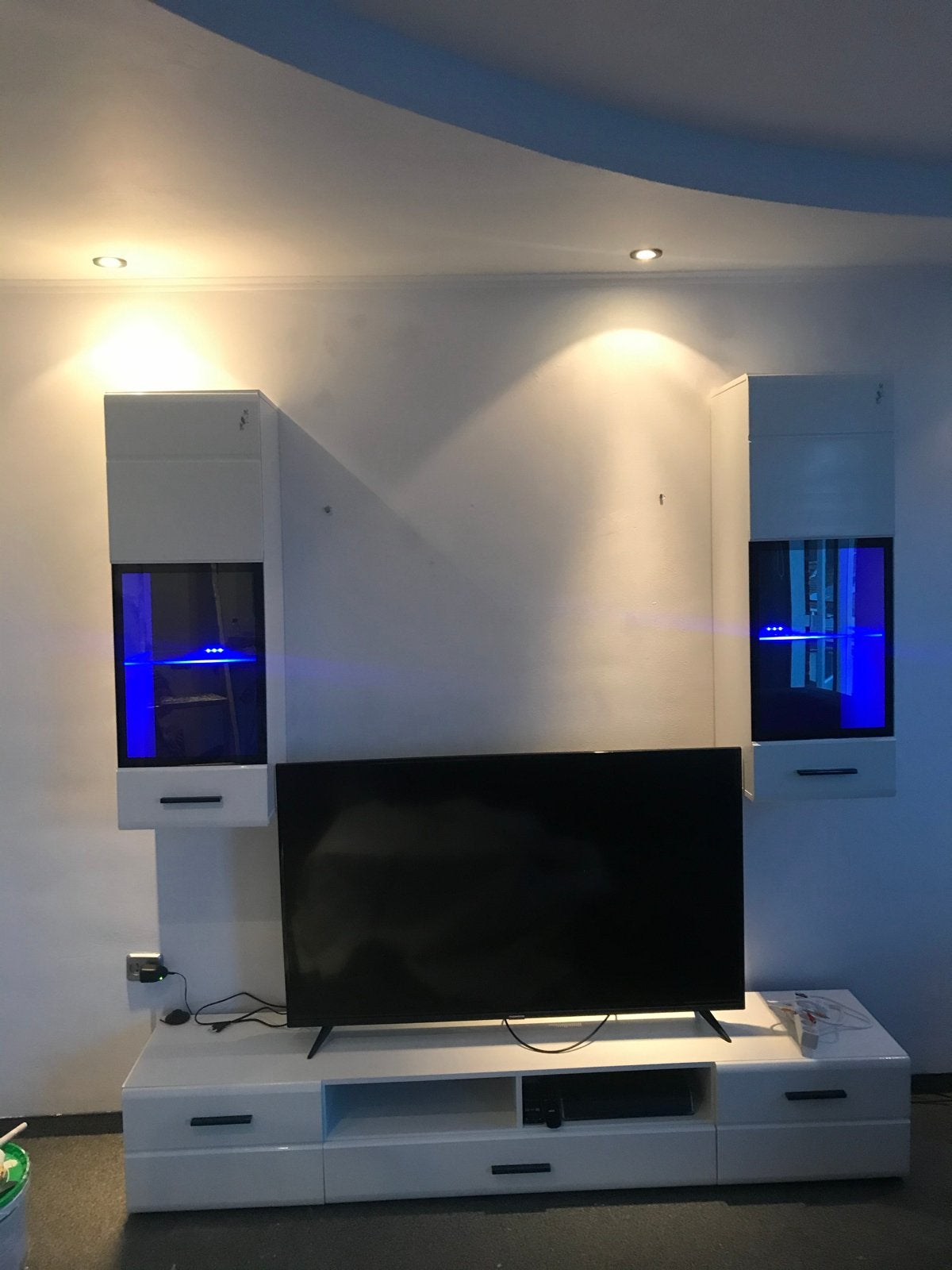 Complete Hoogglans Witte Meubelset met Eettafel en Salontafe