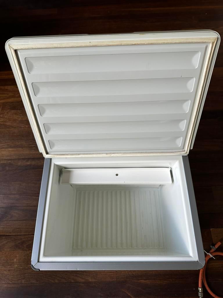 Koelbox 40 l, gas, 12 en 240 V, Caravans en Kamperen, Koelboxen, Ophalen of Verzenden, Gebruikt, Koelbox