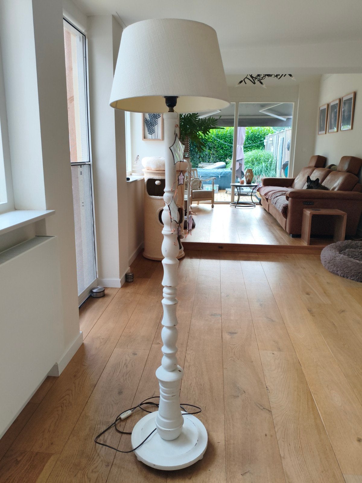 Witte houten vloerlamp met stoffen kap, Ophalen, Gebruikt, E27 (groot), Klassiek, Landelijk