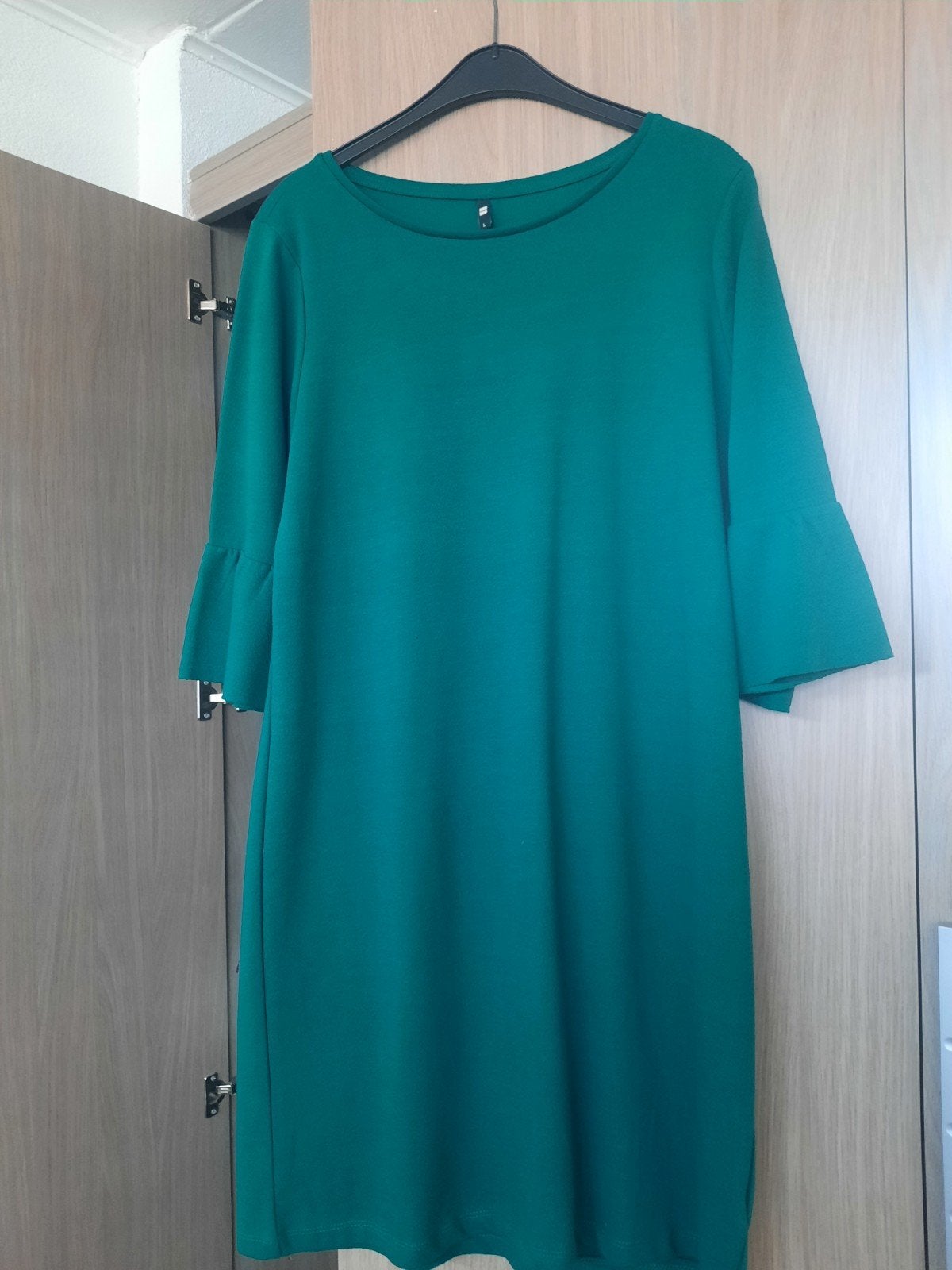 Groene jurk met trompetmouwen - HEMA, Maat 42/44 (L), Nieuw, Ophalen of Verzenden, HEMA