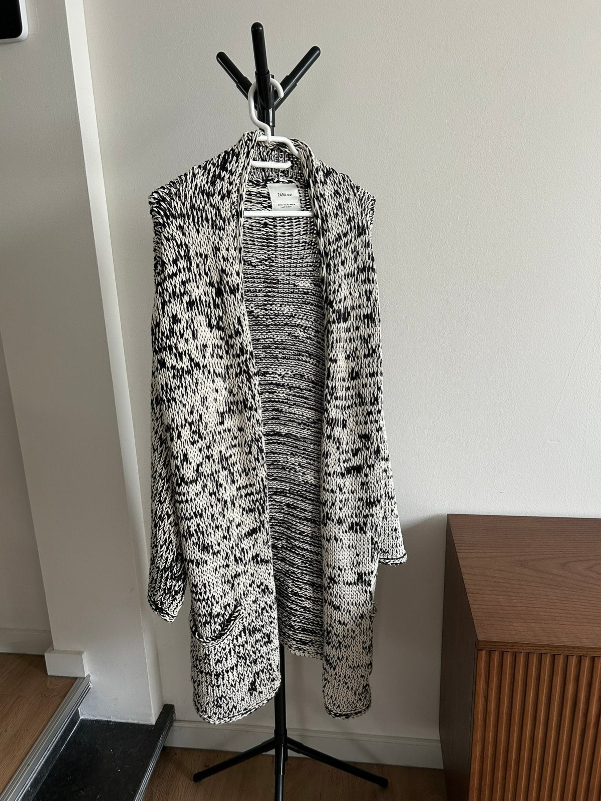 Zwart wit dik vest maat M Zara, Ophalen of Verzenden, Zo goed als nieuw, Maat 38/40 (M), Zwart