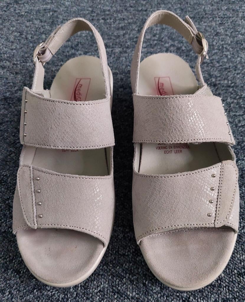 Parelgrijze Sandalen Medicus maat G 4 (zgan), Medicus, Zo goed als nieuw, Grijs, Sandalen of Muiltjes