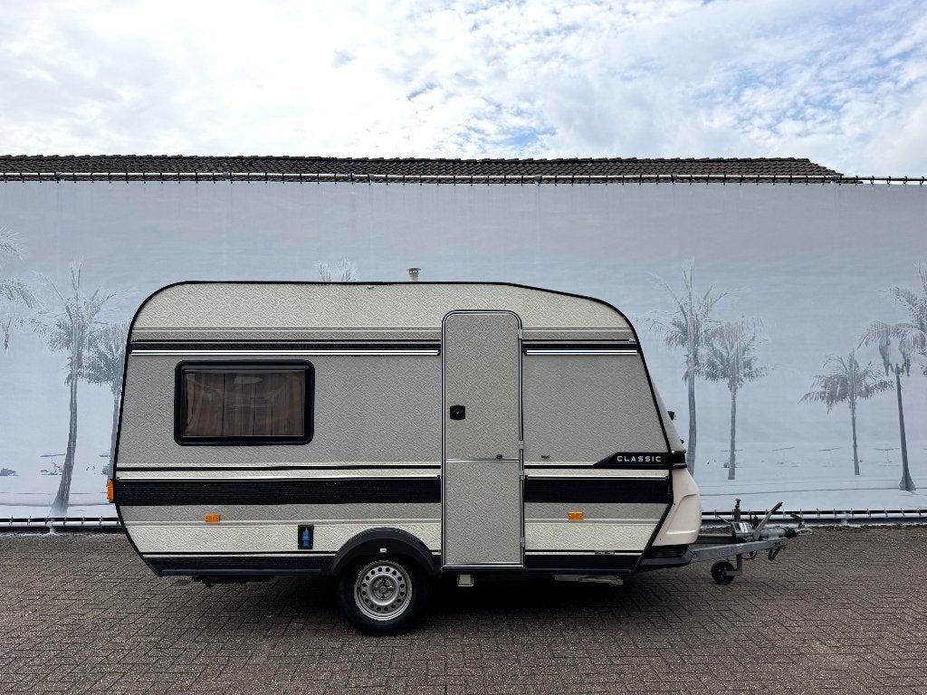 Zeer nette Hobby Classic 370, 1989 retro, met luifel, Standaardzit, Hobby, Omvormbare zithoek, 750 - 1000 kg