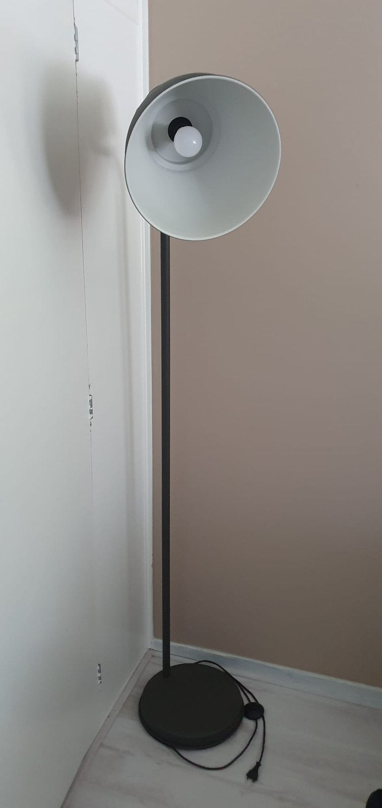 Staande lamp - Grijs, Huis en Inrichting, Ophalen, Zo goed als nieuw, Metaal, 150 tot 200 cm