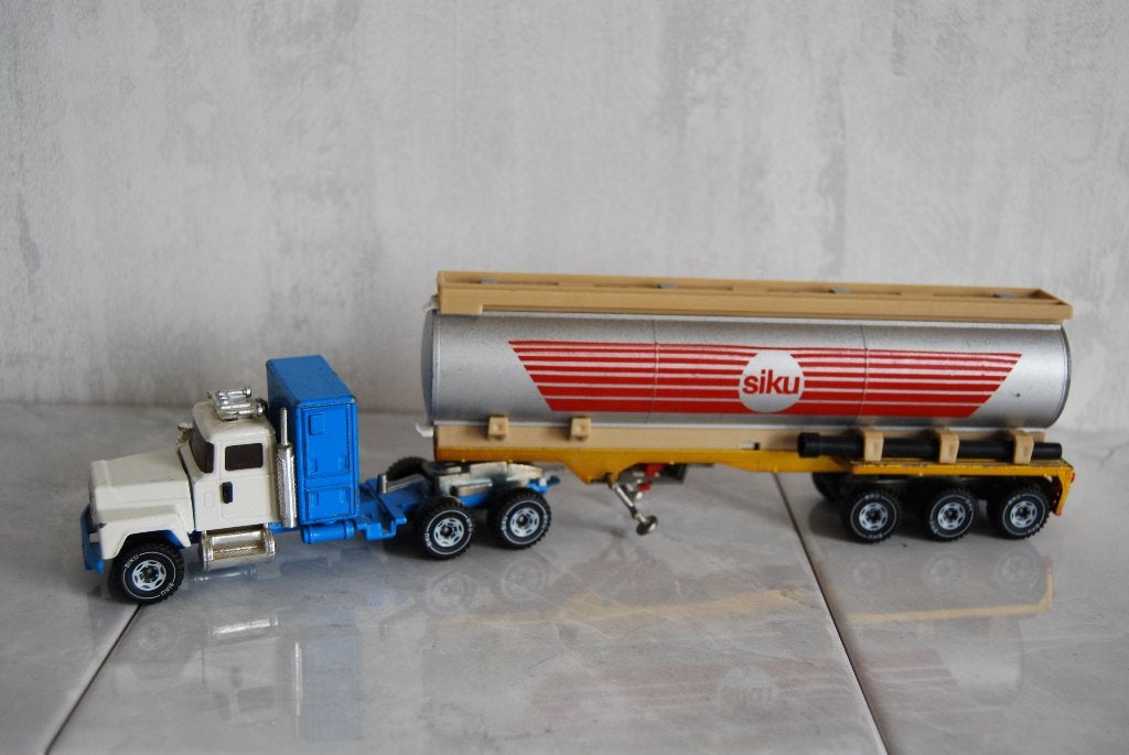 Siku Mack Truck + Tank aanhanger, Hobby en Vrije tijd, Ophalen of Verzenden, Gebruikt, Bus of Vrachtwagen, SIKU