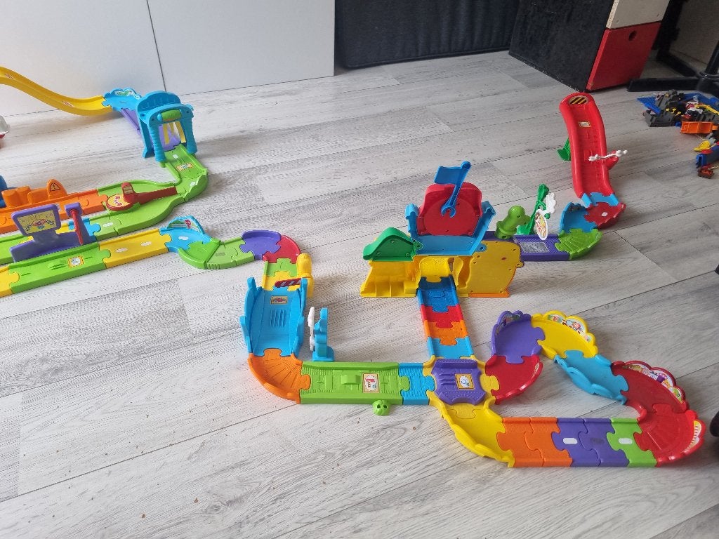 Vtech toet toet auto's+ baanonderdelen, Kinderen en Baby's, Speelgoed | Vtech, Ophalen, Gebruikt, 2 tot 4 jaar