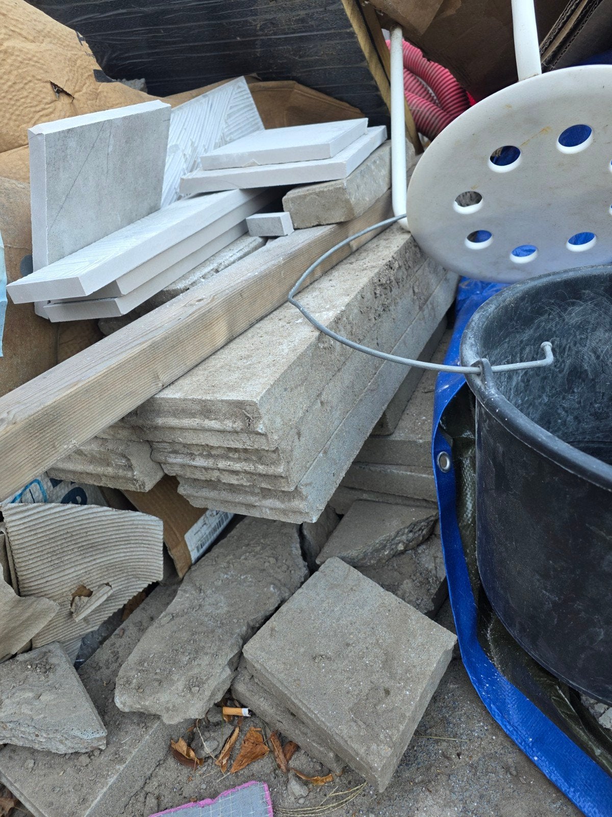 5 stuks Opsluitbanden en tegels +/- 40 stuks, Ophalen of Verzenden, Gebruikt, Beton, Overige typen