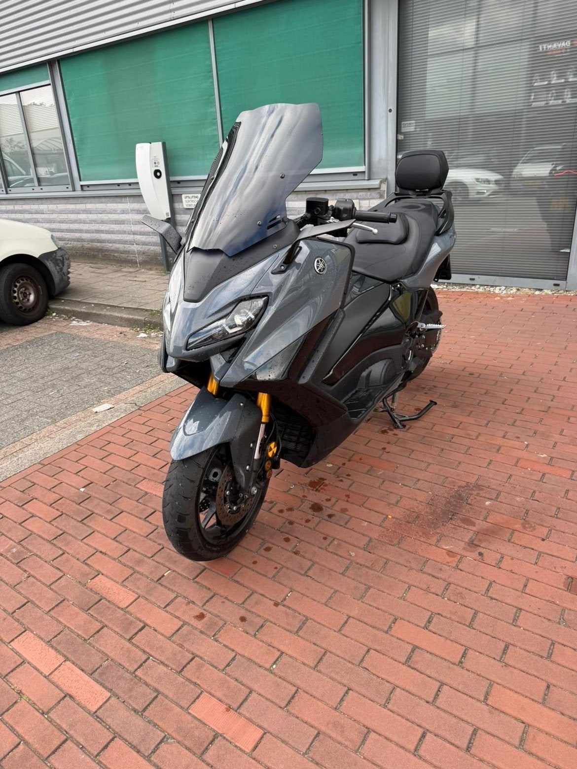 Yamaha T-MAX 560 Tech MAX - Nano grey - Akrapovic, 2 cilinders, Gebruikt, 560 cc, Meer dan 35 kW