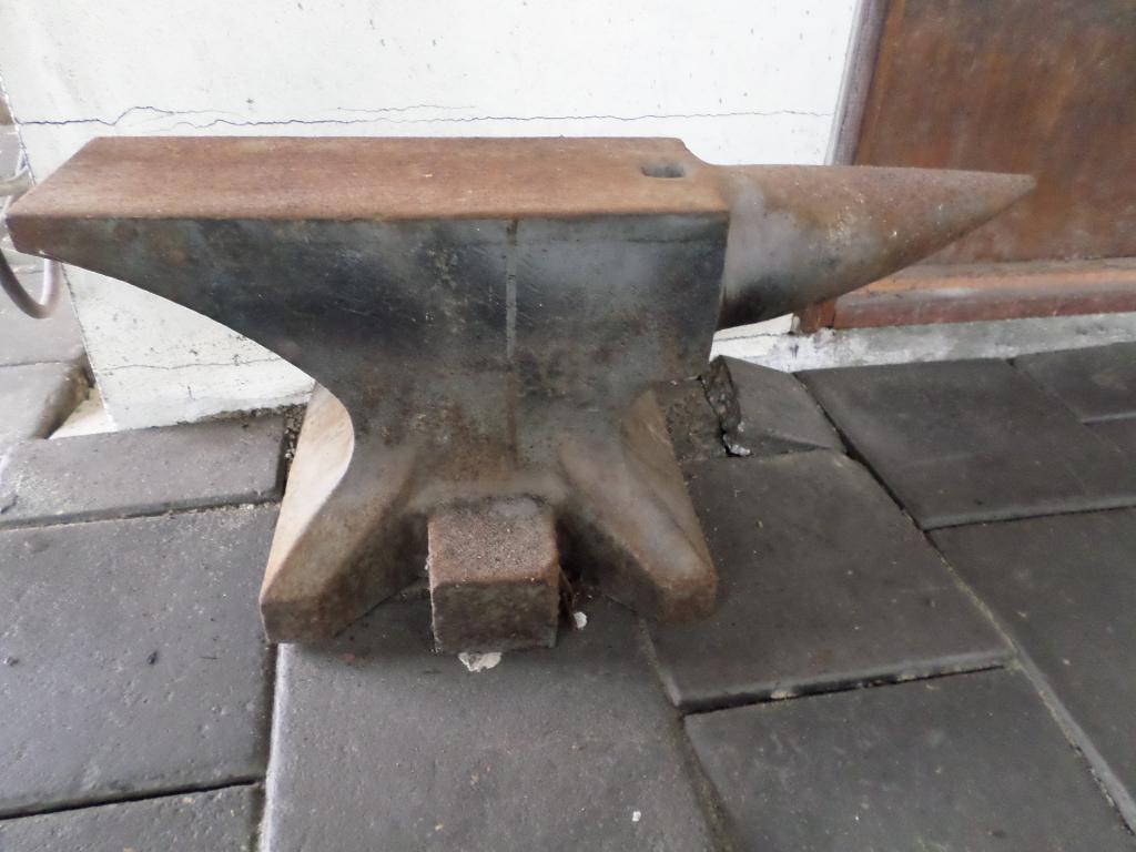 Aambeeld, Ophalen