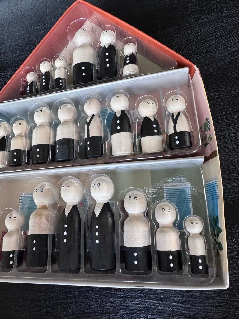 Handgeschilderde poppetjes voor schematherapie of poppenhuis, Ophalen of Verzenden, Zo goed als nieuw