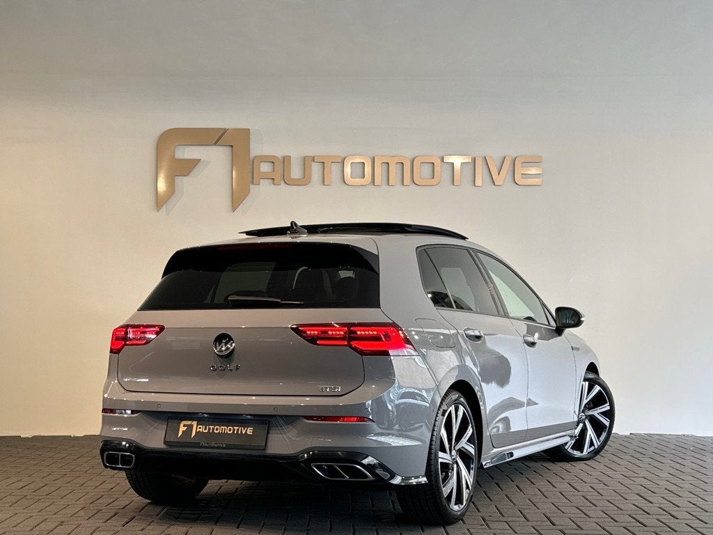 Volkswagen GOLF 1.5 eTSI R-Line Pano|Trekhaak|Camera|IQ Ligh, Auto's, Volkswagen, 4 cilinders, 150 pk, Leder en Stof, Bedrijf