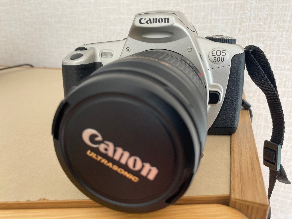 Analoge Canon EOS 300 + EF 28-80mm lens & tas, Ophalen of Verzenden, Zo goed als nieuw, Spiegelreflex, Canon