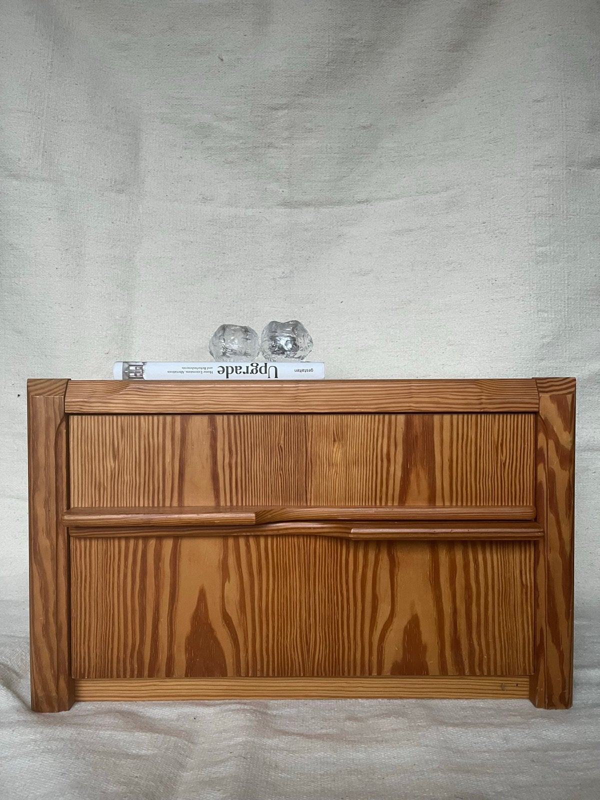 Set 2 Brutalist Vintage grenen nachtkastje ladekast B68cm, Ophalen, Tweedehands, 1 of 2 laden, Tweedehands