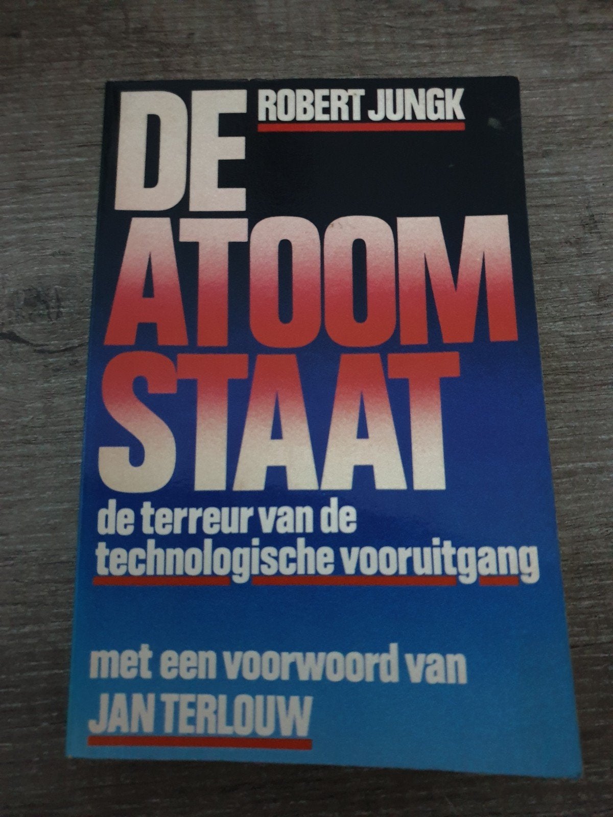 De Atoomstaat - Robert Jungk (met voorwoord Jan Terlouw), Ophalen of Verzenden, Gelezen, Robert Jungk