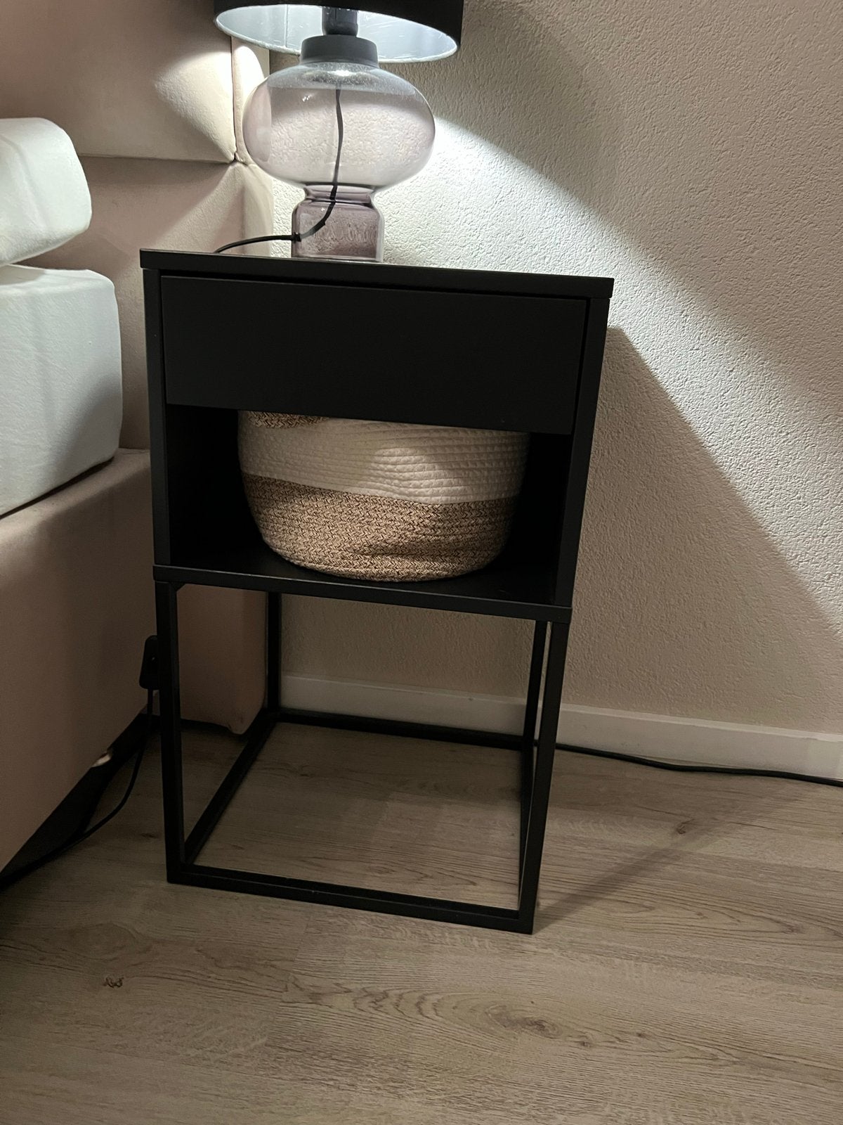 2x IKEA Vikhammer nachtkastjes - Zwart, Huis en Inrichting, Ophalen, Gebruikt, Minder dan 45 cm, Metaal of Aluminium