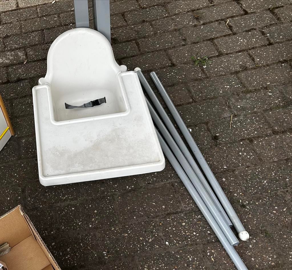 Witte kinderstoel met gordel en afneembaar blad, Ophalen, Gebruikt, Overige typen, Afneembaar eetblad