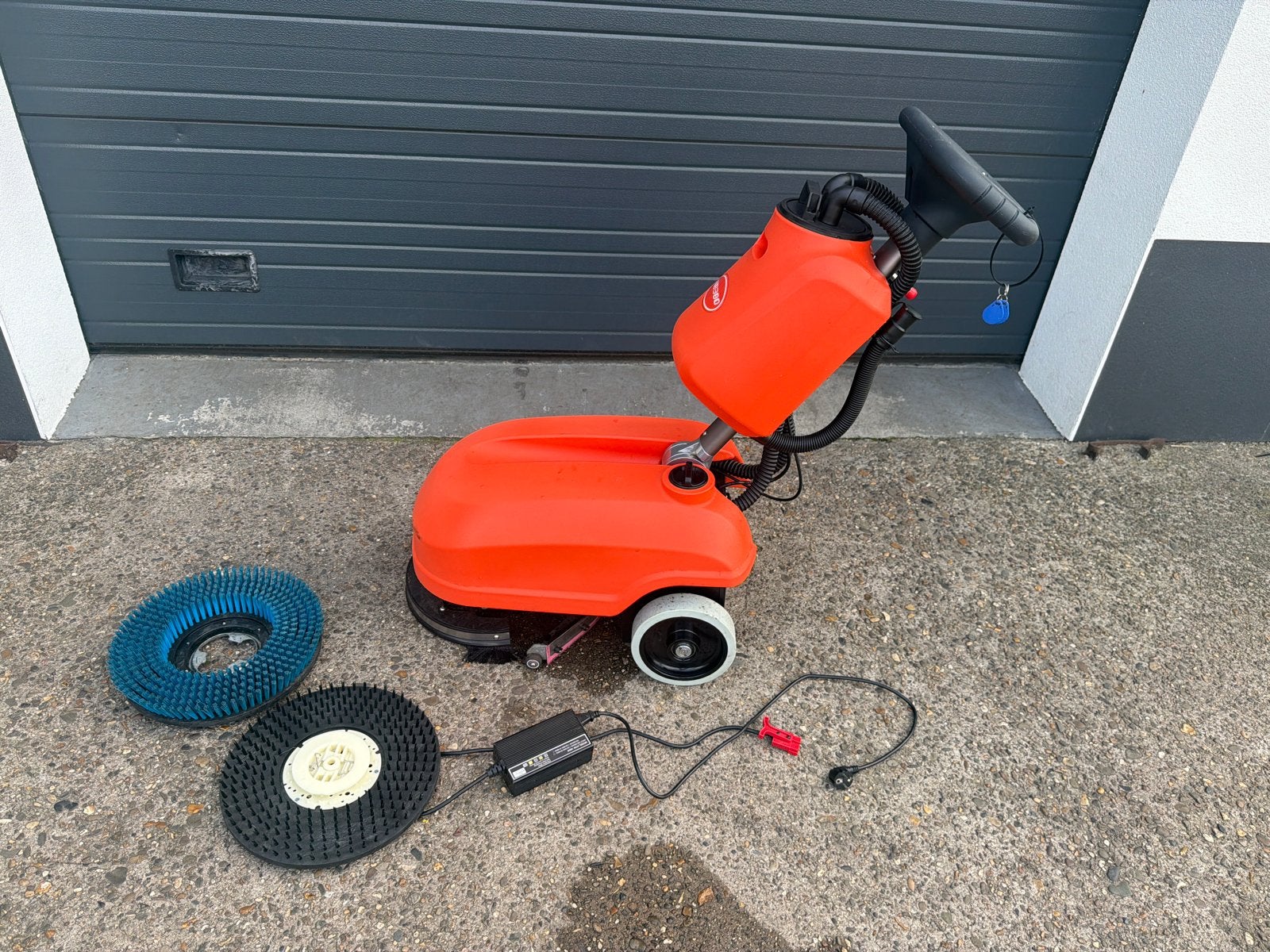 Compacte Schrobzuigmachine, Ophalen of Verzenden, Gebruikt, Schrobmachine