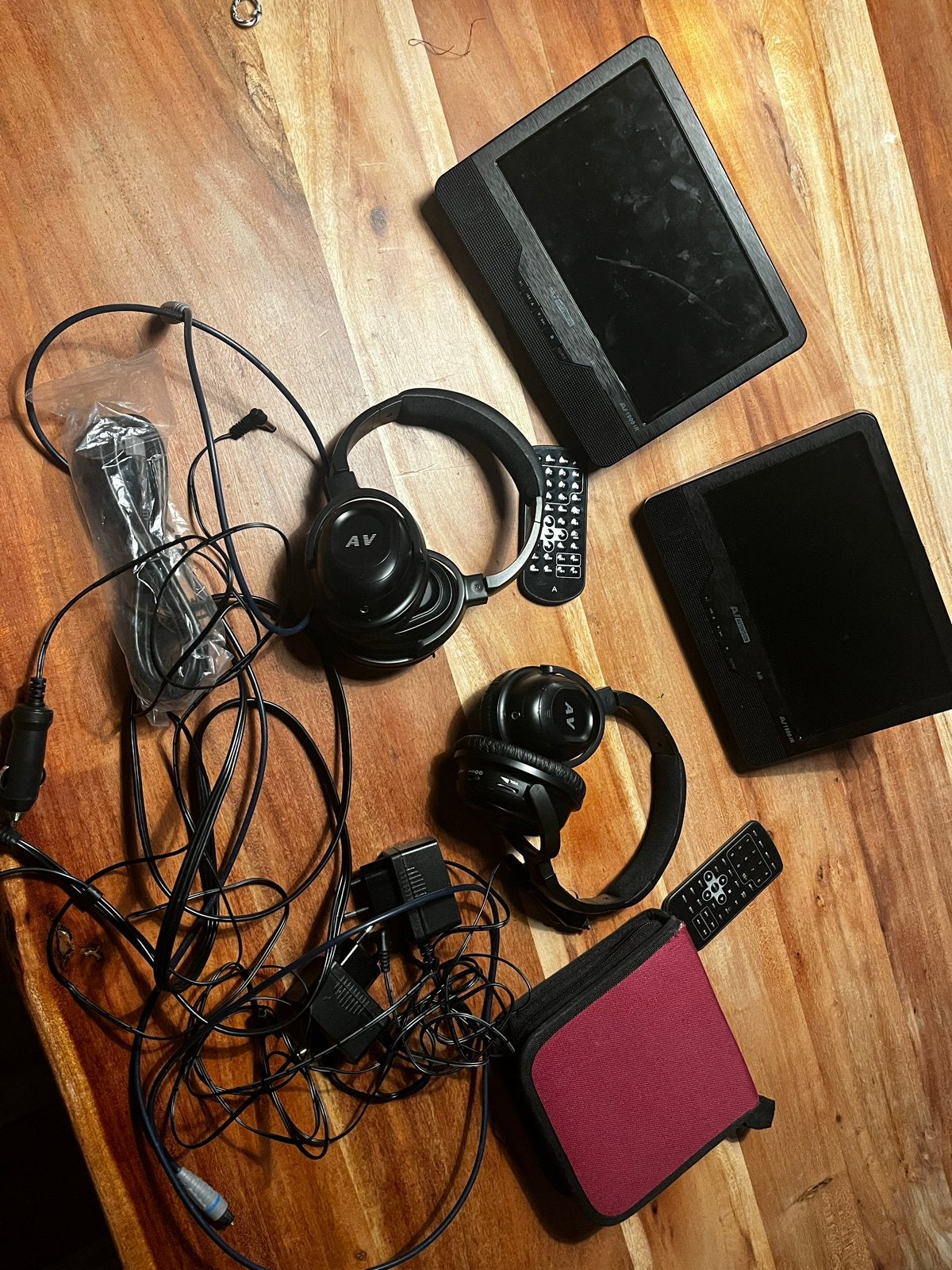 Set van 2 draagbare DVD-spelers met accessoires en DVD's, Gebruikt, Draagbaar, Ophalen of Verzenden, Overige merken