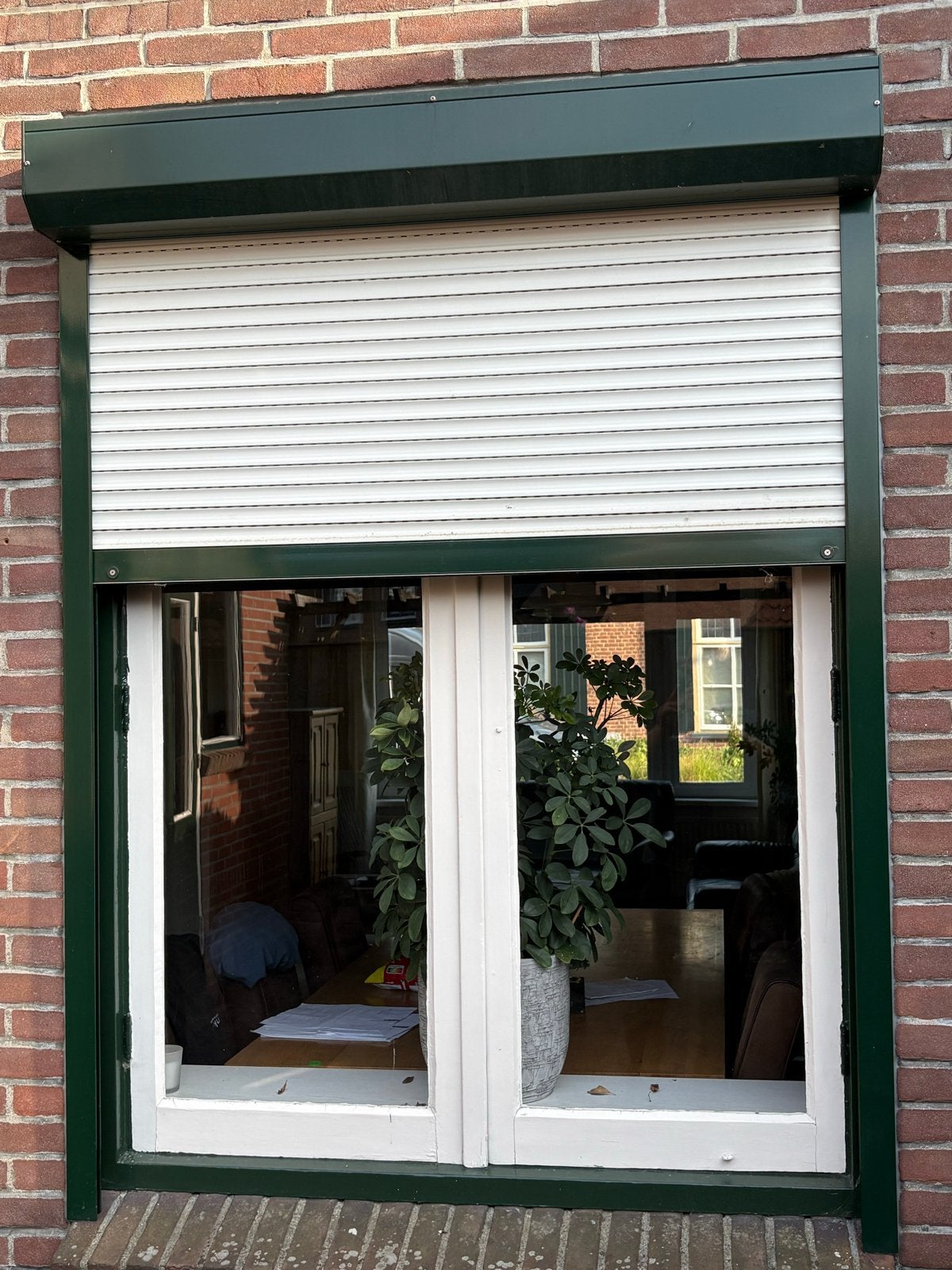 Handbediend rolluik, dennegroen met witte lamellen, Doe-het-zelf en Verbouw, Rolluiken, Ophalen, Gebruikt, 150 tot 200 cm, Overige kleuren