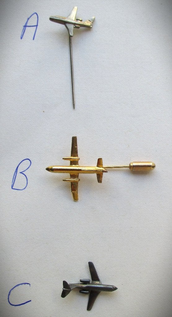 Vliegtuig~Messing en Zilver kleur~Pin of Speld~Luchtvaart, Ophalen of Verzenden, Gebruikt, Overige typen
