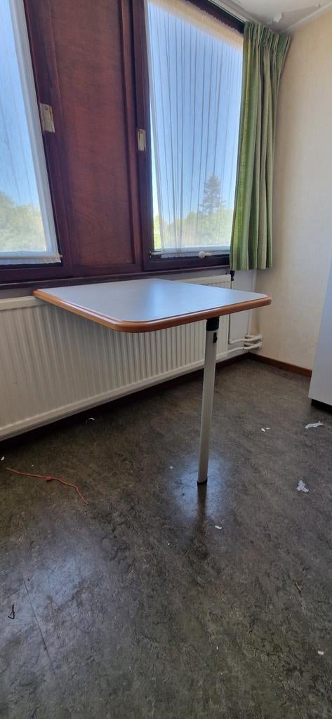 Klaptafel voor caravan, waarschijnlijk Kip, Ophalen, Gebruikt