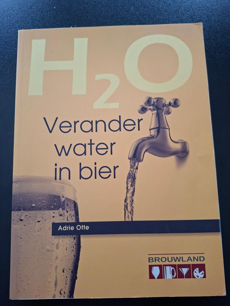 H2O Verander water in bier - Adrie Otte Brouwland, Ophalen of Verzenden, Zo goed als nieuw, Overige onderwerpen, Adrie Otte