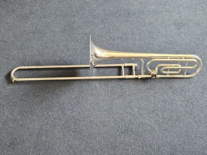 King 2105 5B Bb/ F Large Bore Tenor Trombone Silver Plated, Muziek en Instrumenten, Ophalen, Gebruikt, Tenor